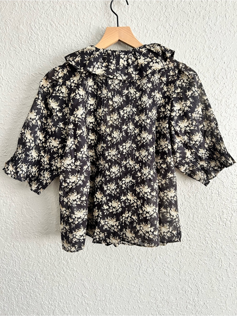 Doen Henri Top in Noir Rosier Floral - Picture 5 of 7